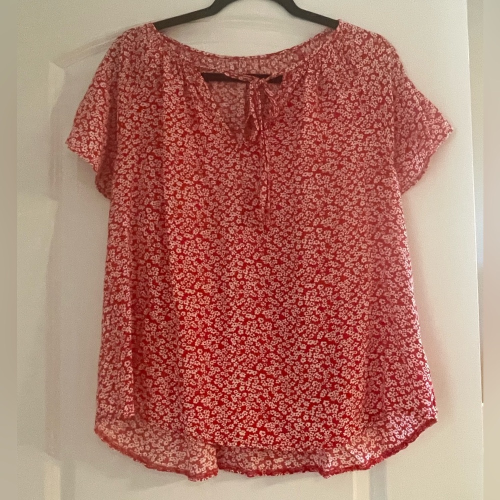Milumia Women Casual Allover Print V Neck Flutter Short Sleeve Blouse Work Tops